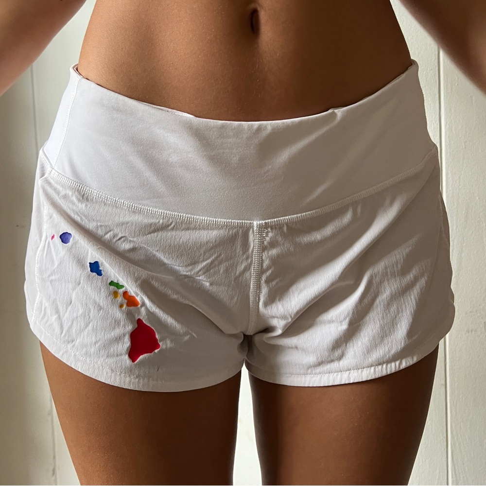 RARE Rainbow Hawaii Lululemon speed up shorts in white - size 4